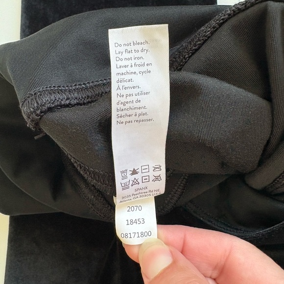 Spanx Black Velvet Leggings Size Medium - Picture 6 of 10